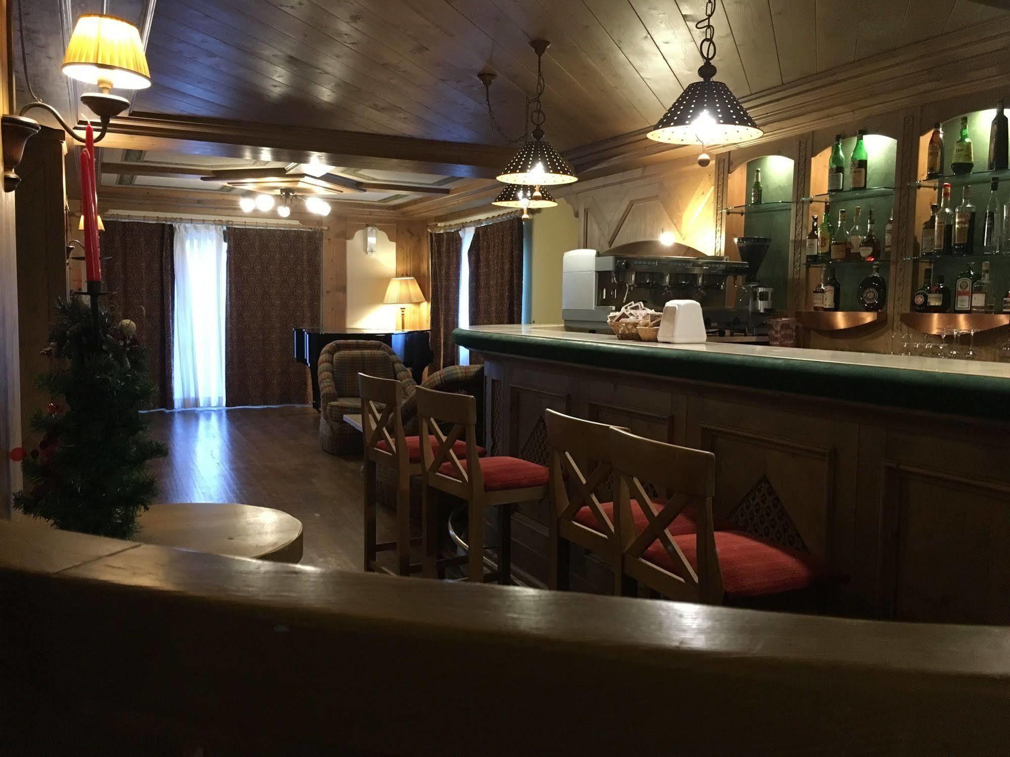 Hotel Perla Madonna di Campiglio Ngoại thất bức ảnh